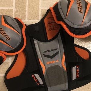 Bauer One.4 Youth Shoulder Pad