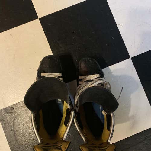 Bauer 1s Pro Stock Hockey Skates Size 9.5