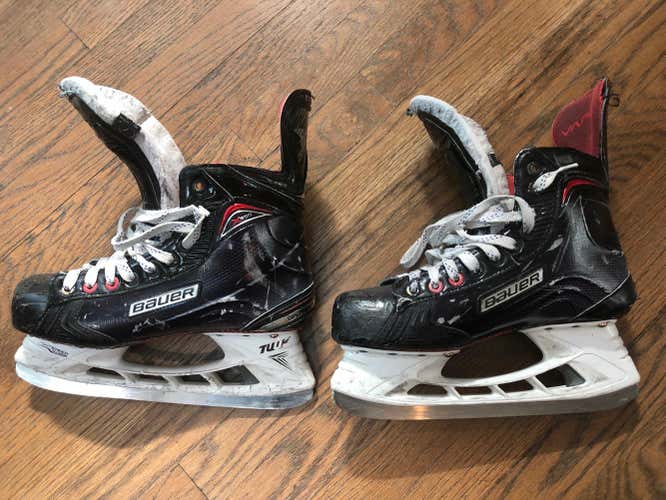 Bauer Vapor X900 Senior Size 7.5