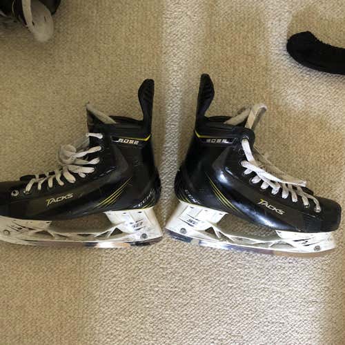 CCM 6052 Tacks Skate Size 9.5