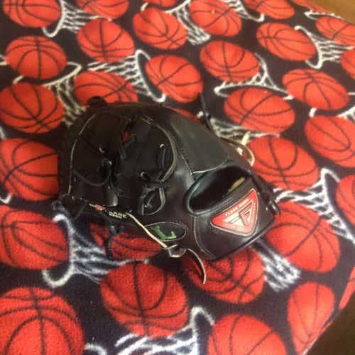 Flare Pitching Glove