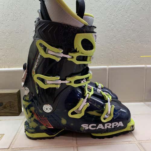 27.0 Scarpa Freedom SL w/ Intuition Liners