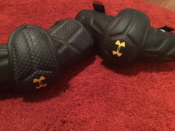 New Under Armour SS arm pads never used. Got them from swarm game and they have a signature.