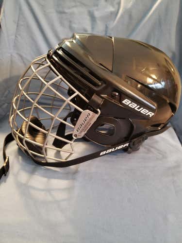 Bauer 2100 Sr. Helmet with cage M