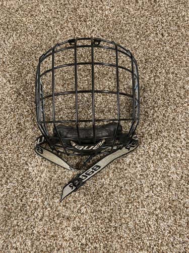 Used- Bauer RBElll Black/white Cage Small