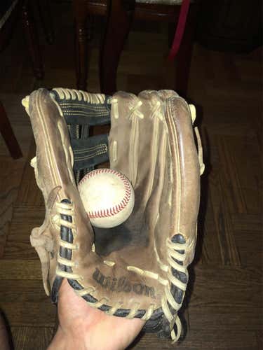 Wilson A1000 Outfield Glove