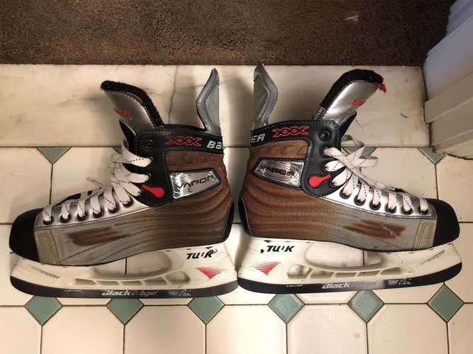 Like New Bauer Vapor XXX Skates W/ Black Edge Steel