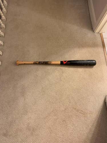 32 Inch Victus Wood Bat