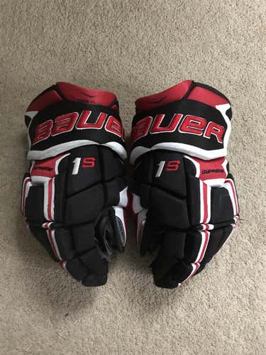 BAUER SUPREME 1S 15” BLACK/RED GLOVES