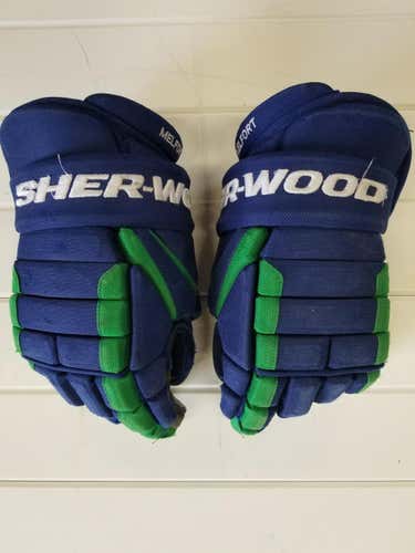 Sher-Wood T120 Gloves Senior Pro Stock Melfort Mustangs SJHL