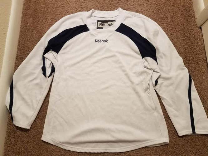 Reebok Edge 20P00 Senior Practice Jersey; Size-Medium, Color: White/Navy.