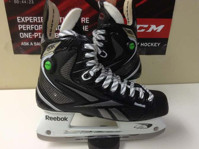 New CCM Reebok 20K size 9 D Senior