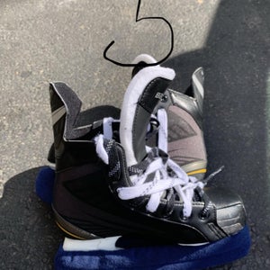I’ve Skates Size 5 Used Once And In Great Condition