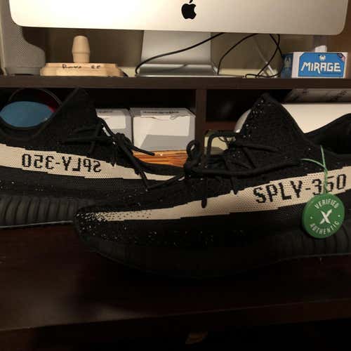 Brand New Yeezy 350 V2 Oreo (No box, Price Is Negotiable)