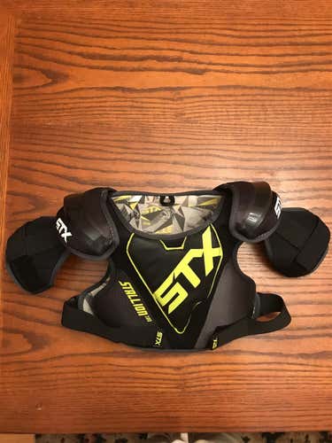 *Like New* STX Stallion 100 Shoulder Pad