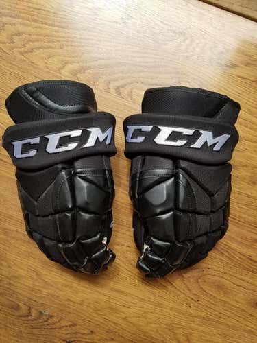 New 14" CCM HGP14 Gloves Senior Pro Stock