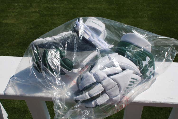 Loyola Men's lacrosse New Under Armour Engage 2 Lacrosse Gloves