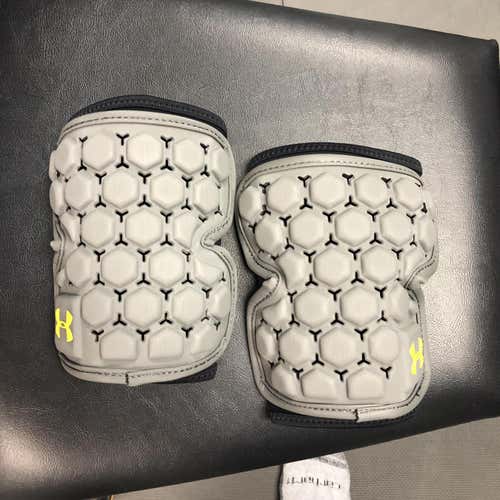 Basically New Under Armour Elbow Pads