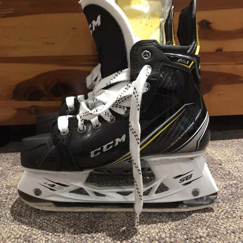 New CCM Supertacks AS1 Size 5.5 (6 In Bauer Skates)