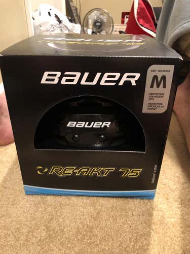 New Bauer Re Akt 75 Helmet (M)