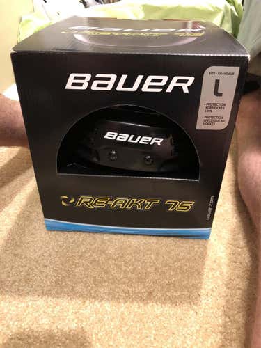 New Bauer Re Akt Helmet (L)