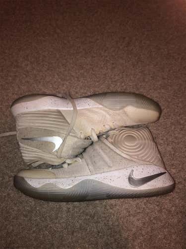 Men’s Kyrie 2 Basketball Shoe