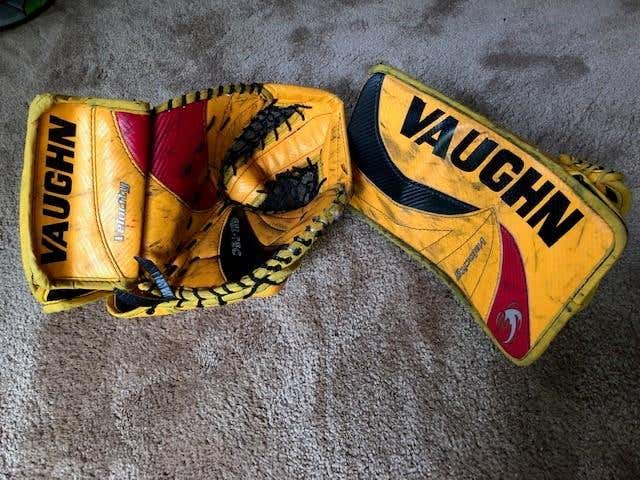 Vaughn Velocity 7070 Goalie Glove & Blocker Regular Intermediate