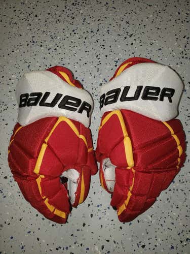 Bauer Vapor X:60 Pro 13" Calgary Hockey Gloves