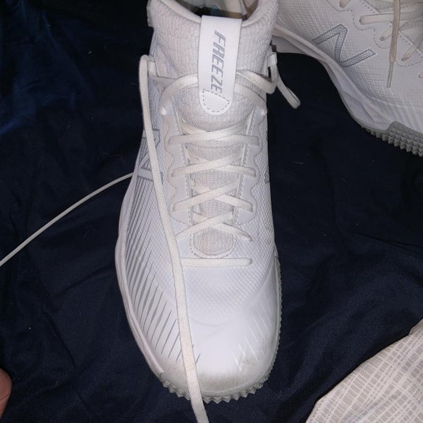 BARELY USED NEW BALANCE FREEZES TURF SHOES
