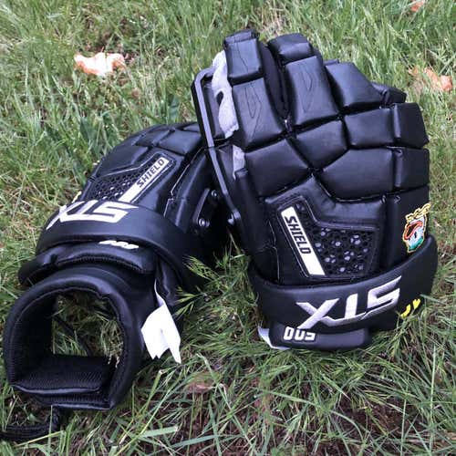 University Of Oregon Team Issued Goalie Gloves