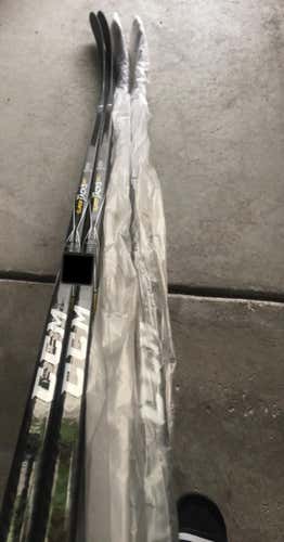 4 New CCM Super Tacks 2.0 Hockey Stick Righty 80 Flex P28