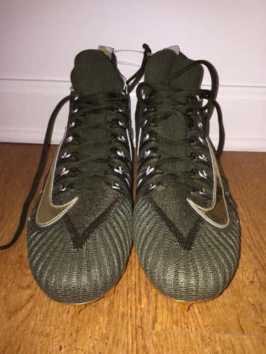 LE Chrome Alpha Menace Cleats