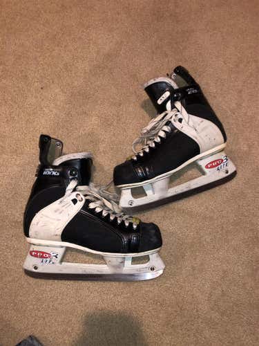 CCM Vakutacks Size 9