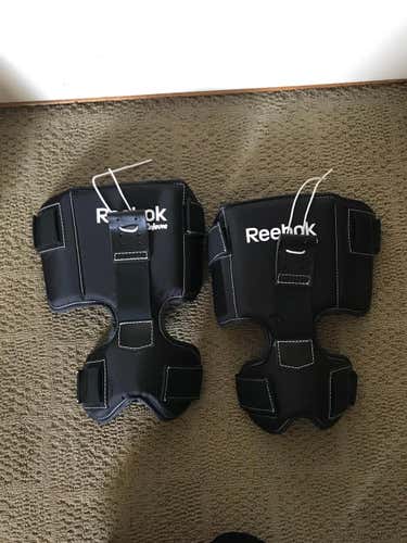 Reebok junior thigh guards