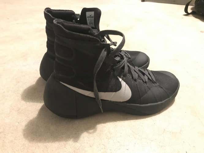Nike Hyperdunks Shoes (SIze 8.5)