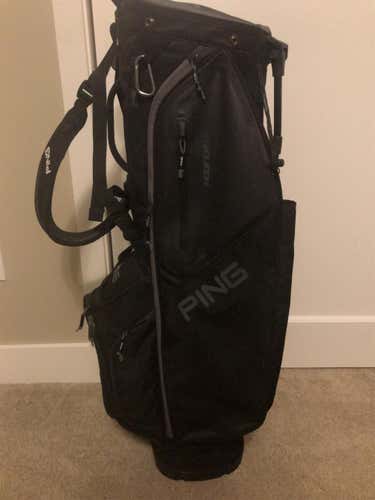 2019 Ping Hoofer 14 Stand Bag GREAT Condition