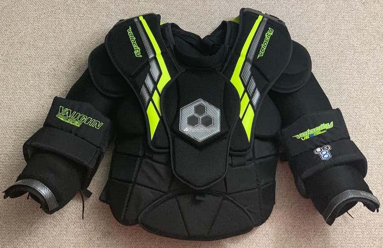 Vaughn VE8 Goalie Chest Protector Senior L Large with Wrist Guards