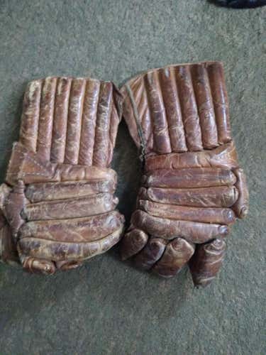Vintage player gloves