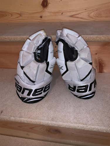 White/Black Bauer X800 Gloves