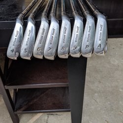 Wilson Staff DI9 Righty Iron Set 4-9, PW, AW