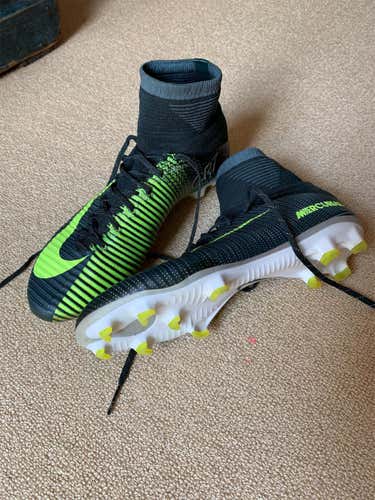 Very Lightly Used Nike Cleats