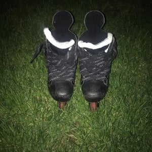 Great Condition Bauer Vapor XR1 Roller Blades. Size 2 or Shoe Size 4.0.