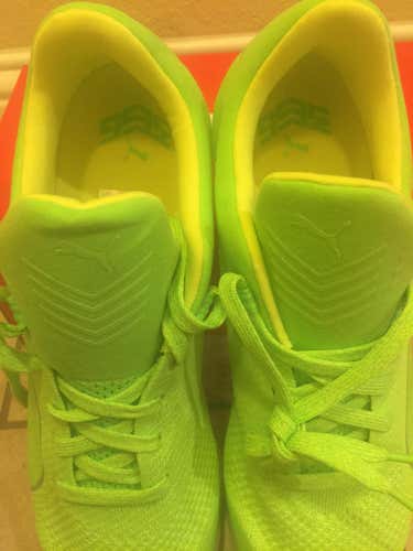 Futsal....   New Puma Shoes- BRIGHT GREEN - Adult - Size 10.0