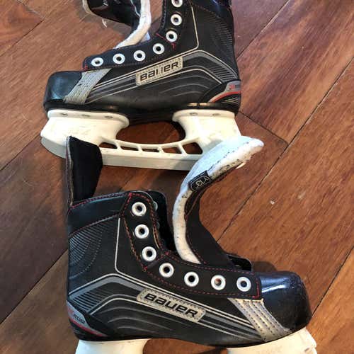 Bauer X200 Size 13 Youth Skates