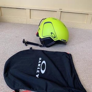 Brand New Oakley MOD3 Snow Helmet