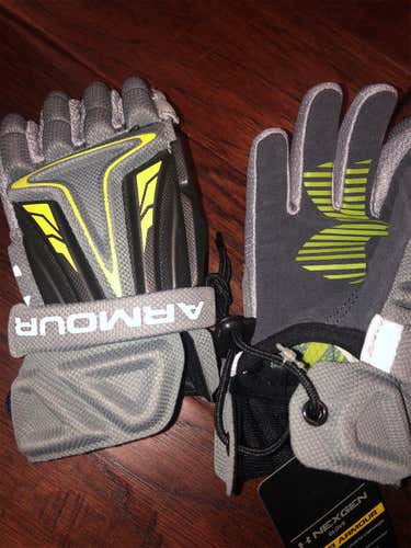 *NEW* UNDER ARMOUR NEXGEN GLOVE