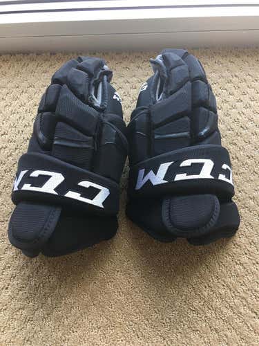 New CCM HG10KC Gloves Senior Pro Stock