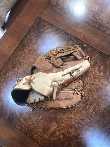 Brown And Tan Mizuno Infielders Glove 11.75 Inches