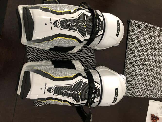 CCM Shin Pads Senior Pro Stock