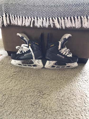 Bauer S170 hockey skates
